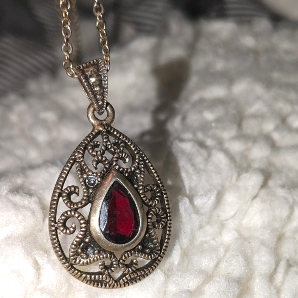Sterling Silver Necklace with garnet stone